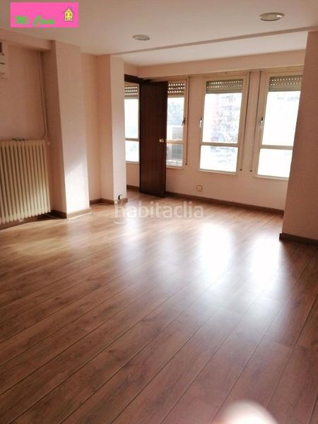 Foto 4b93fbf0-1b78-48ef-8d23-14edd23954be. Piso  muy grande,para oficinas o vivienda en Centro Calatayud