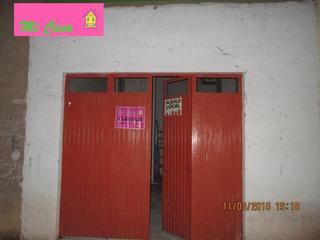 Alquiler Local Comercial en Plaza de Toros - Barón de Warsage. Local para garaje o negocio en el centro,se puede hacer trastero