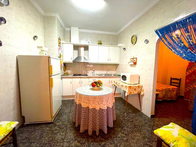 Foto c4d94622-34d0-4a39-ad65-a8c625a50b3a. Casa adossada a Árchez