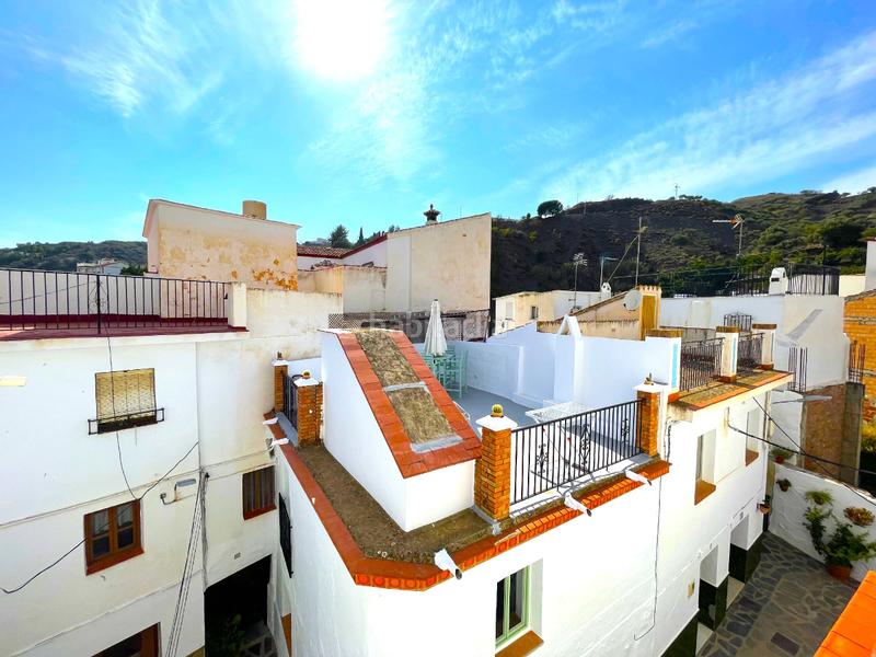 Foto f31c863c-9e86-4ab1-8629-7ac5b0504ca4. Casa adossada a Árchez