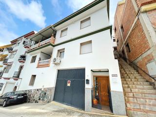 Casa adossada a Sayalonga
