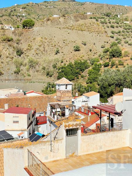 Foto d9237767-8d18-4743-bf6a-bb500d35cd42. Casa adosada en Árchez
