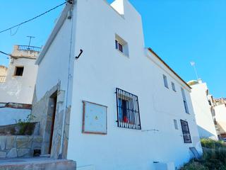 Casa adossada a Sayalonga