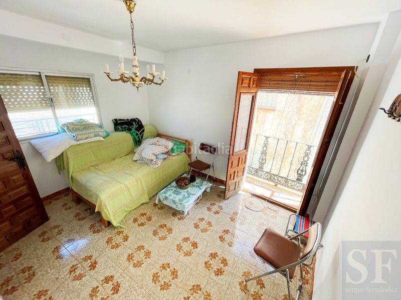 Foto b3f24f0e-f1b9-4b50-8b2d-0ea4d98dd153. Casa adossada a Cómpeta