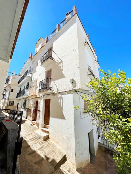 Foto f7379b17-aa26-4aaf-bc30-c4b55fbea470. Casa adossada a Cómpeta