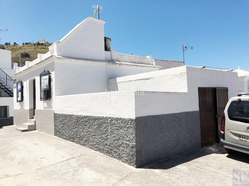 Foto c83c5adf-7cd3-40ec-981f-043cee22bf72. Casa adosada en Cómpeta