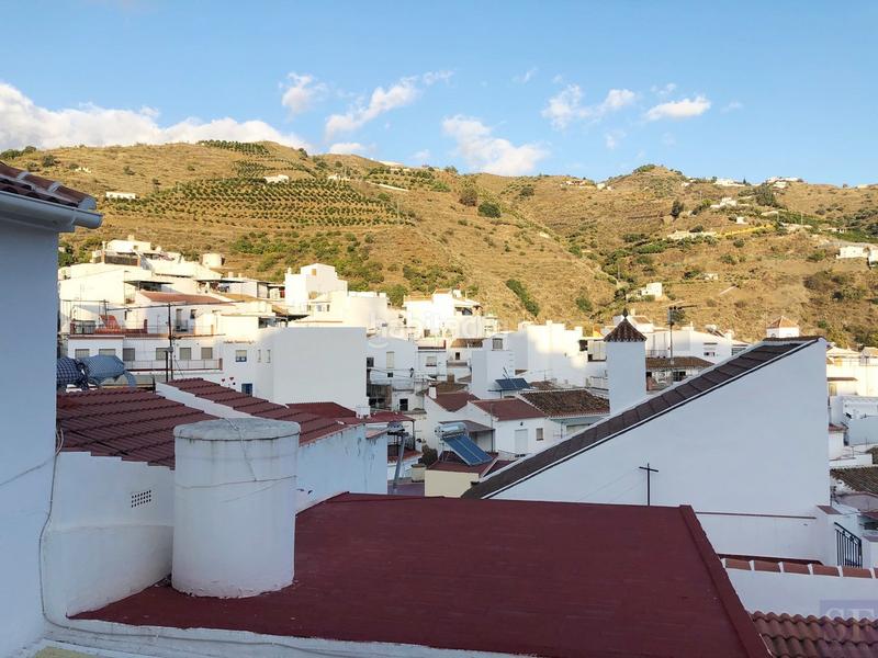 Foto a6aa17f3-ff87-4be0-8704-d2937a7d4a53. Casa adosada en Algarrobo pueblo Algarrobo