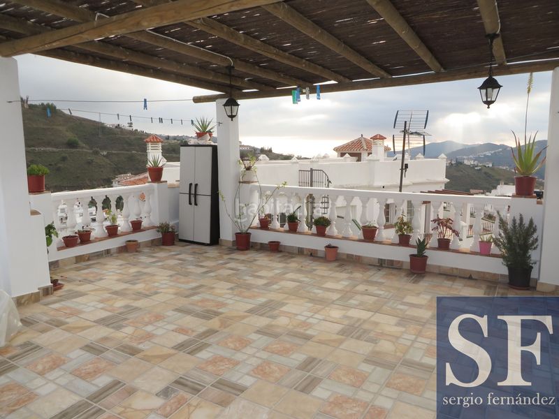 Foto f838b1f3-a8c0-4d95-882a-c615281c34fd. Casa adossada a Cómpeta