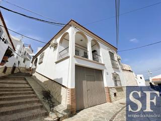 Casa adossada a Sayalonga