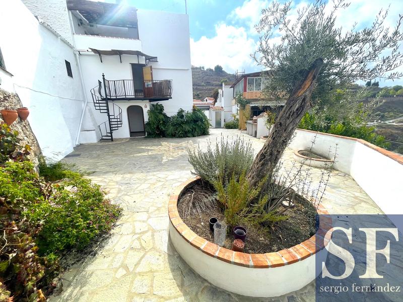 Foto 8d823442-11b6-411f-b07f-f2c98c676dc2. Casa adosada en Cómpeta