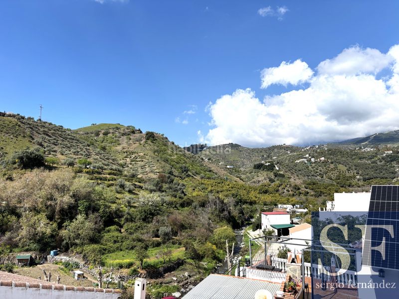 Foto 40ed1536-a561-4f78-87e2-aa53b9e13e16. Casa adossada a Árchez