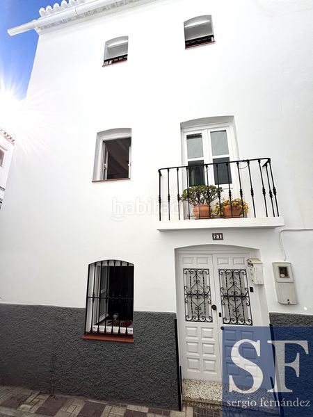Foto 15354b64-7933-4593-9cde-416c8a3011e3. Casa adossada a Cómpeta