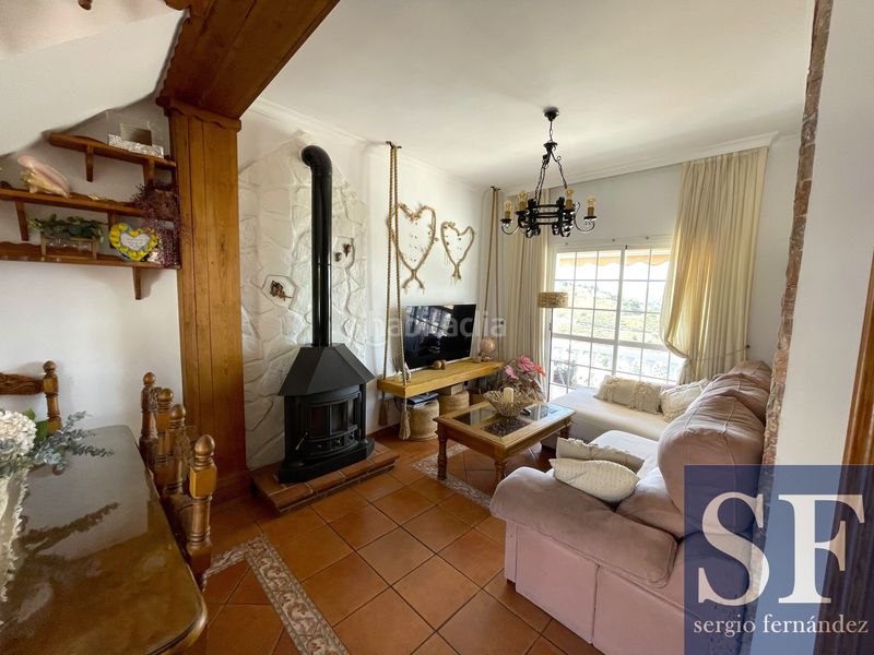 Foto f7503ce3-7bf8-4efb-ab3d-1cd4e0551c43. Casa adossada a Cómpeta