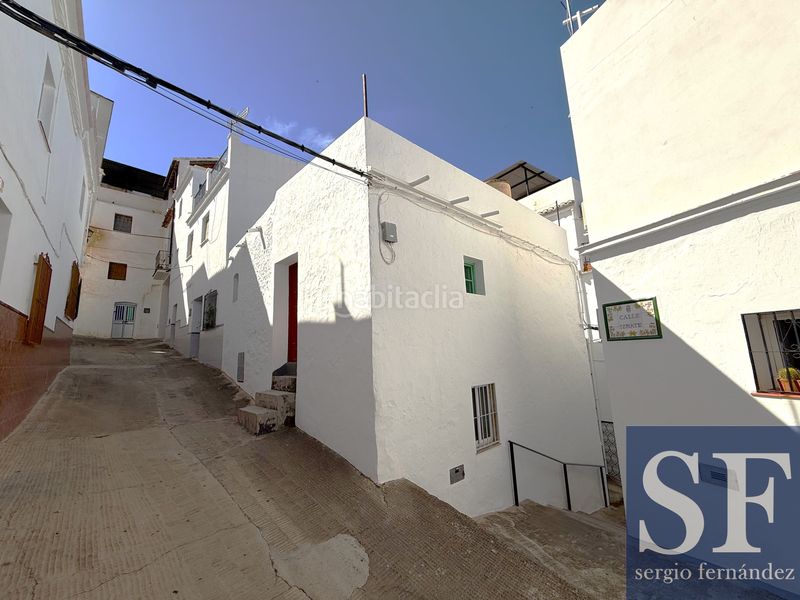 Foto 1f0e3db6-85d8-42e3-853f-a2a99a283fa7. Casa adossada a Cómpeta