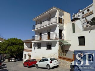 Semi detached house in Sayalonga