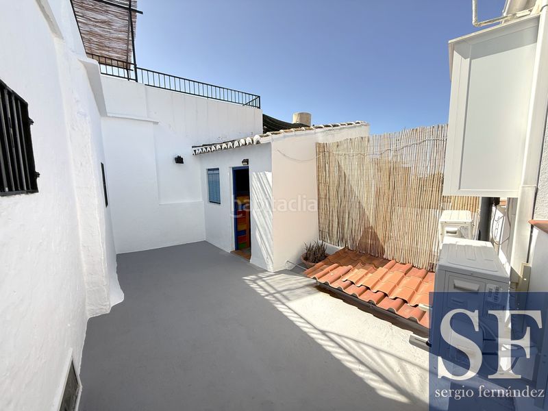 Foto 239c6363-f710-466d-b3e2-e8732cc2b527. Casa adossada a Cómpeta