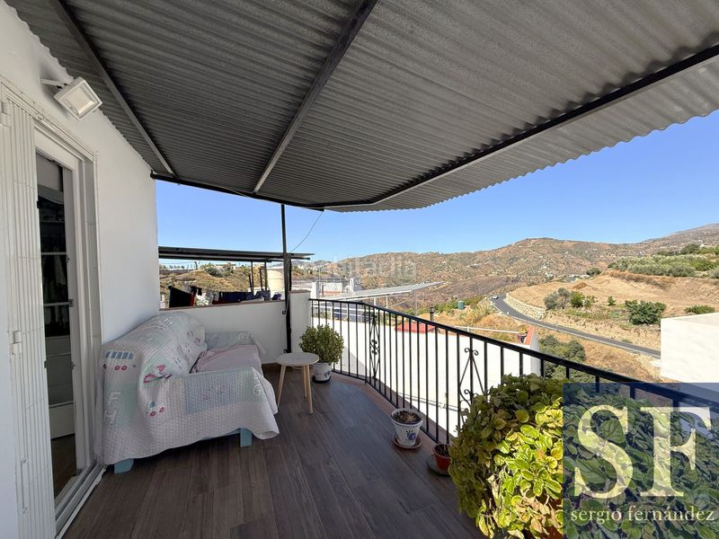 Foto a51c3a9e-beb4-4e65-9535-4ddb28a73859. Casa adossada a Cómpeta