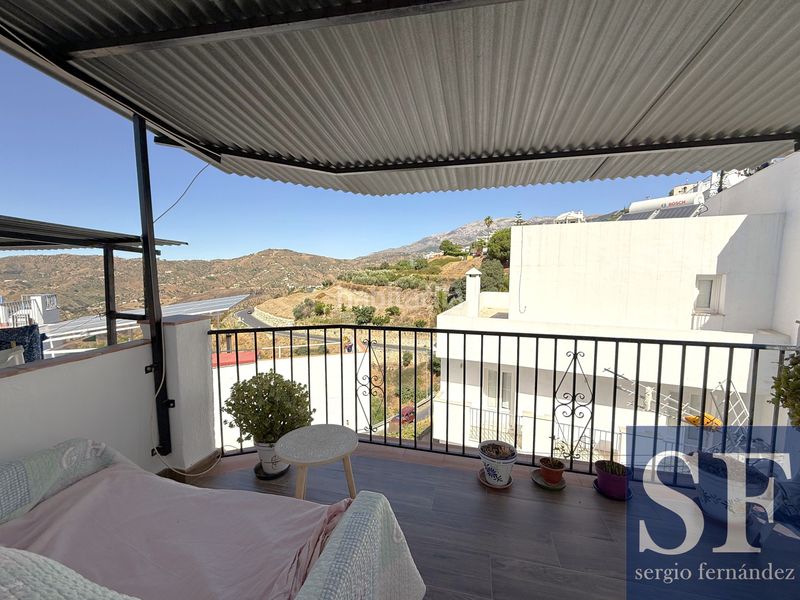 Foto ebdd0c08-487d-43cf-82c4-ffe247df1008. Casa adossada a Cómpeta