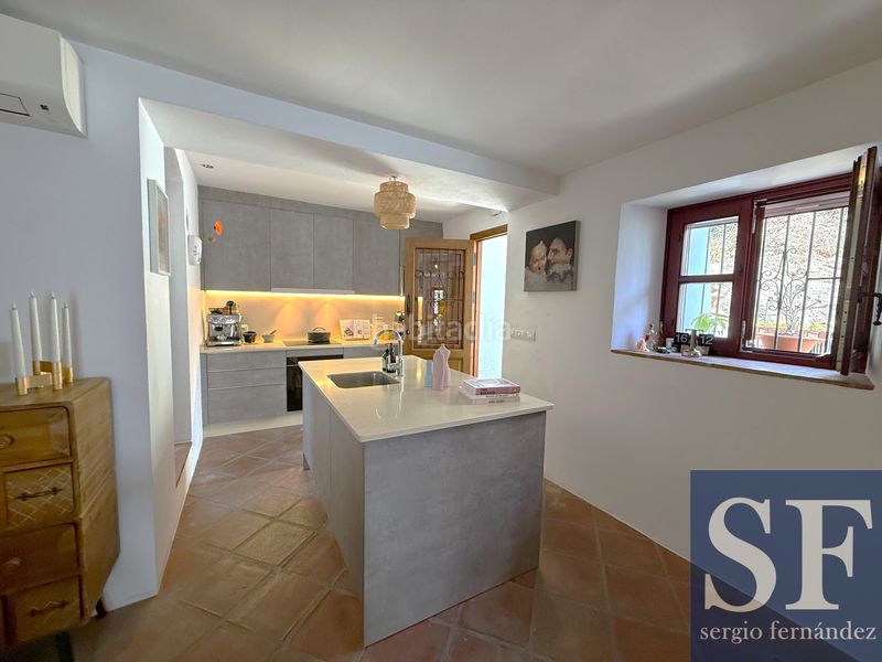 Foto 06b35175-1884-4726-a336-bfa267934486. Casa adossada a Cómpeta