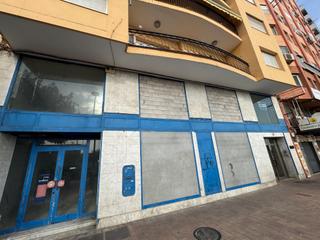 Local commercial à Avenida virgen del carmen 13. Local comercial en dos plantas  zona paseo maritimo de algeciras