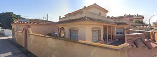 Xalet  Calle cabo ajo 17. Chalet independiente de siete habitaciones en algeciras  zona ri