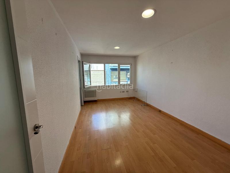 Foto 3796de06-4c29-4004-a316-f4b61d35bcd5. Oficina venta oficina zona centro monumento de la madre en Algeciras