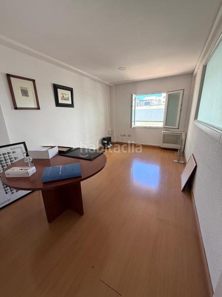 Foto c745f057-8d47-4ed1-bb3b-acac60f5307f. Oficina venta oficina zona centro monumento de la madre en Algeciras