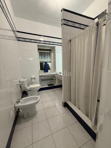 Foto 8cf7e61b-073d-4875-84f1-6f9a5b6d2b3e. Chalet  independiente de cuatro dormitorios en alexander henderson zona parque de las acacias en Algeciras