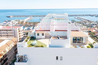 Miete Dachwohnung in Calle lamo de espinosa 10. Alquiler ático en primera línea con piscina privada y vistas al