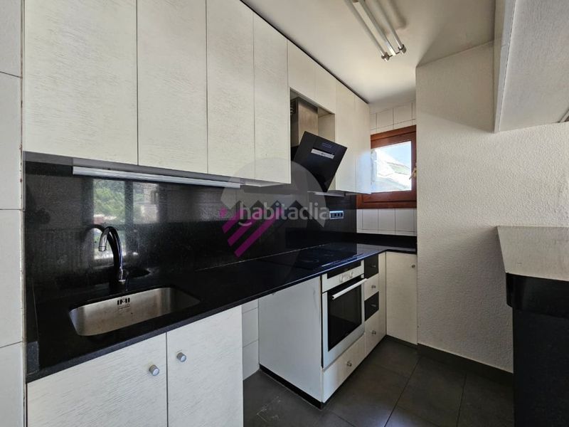 Foto bc93e28b-8fb1-4dcc-b114-62360c27fd2a. Rent flat with parking in Encamp Encamp
