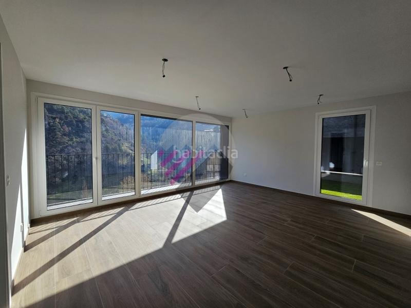 Foto 940ef1cf-d905-4b27-baa7-1400ea529956. Rent ground floor with parking in Sispony La Massana