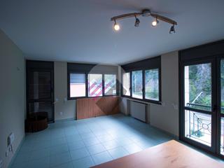 Flat in Santa Coloma. Piso en santa coloma totalmente exterior