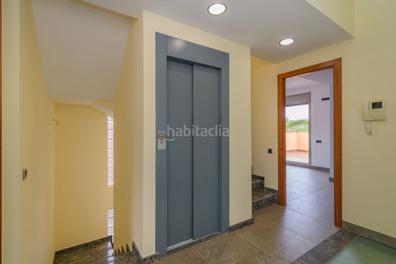 Foto 46948686-8f8f-48ba-a534-67c02992f740. Xalet amb xemeneia calefacció aparcament a Cunit residencial Cunit