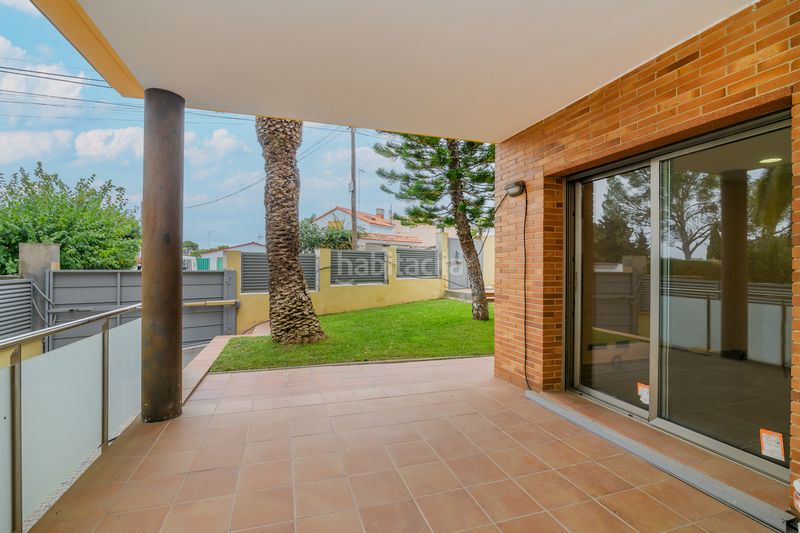 Foto a8e25dcc-a91b-4f0e-b4fb-c524b69eca8b. Xalet amb xemeneia calefacció aparcament a Cunit residencial Cunit