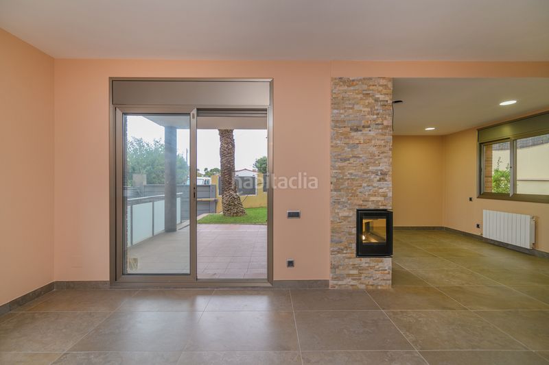Foto ac1fd6d2-754f-4e43-bb3c-d2320b1869cb. Xalet amb xemeneia calefacció aparcament a Cunit residencial Cunit