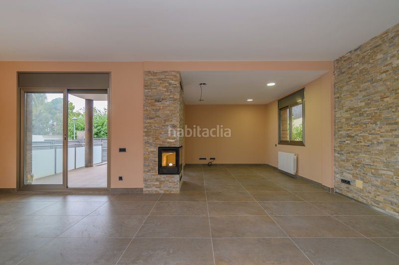Foto db3934ef-4c6e-4ddc-b23f-4061015f8bd6. Xalet amb xemeneia calefacció aparcament a Cunit residencial Cunit