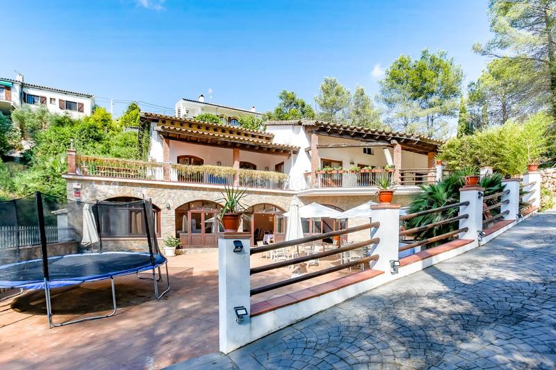 Foto 0f62995d-0ce3-4331-95df-e92732fc8cf5. Masía en ronda sud 0 preciosa masia con licencia turística y restaurante en Olivella