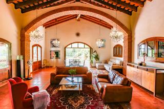 Mas à Ronda sud 0. Preciosa masia con licencia turística y restaurante