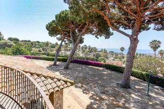 Mas à El Palau - Escorxador. Masia en finca de 4,7 hectáreas con vistas al mar