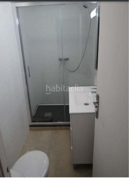 Foto 1ab513ac-d920-497f-877c-674b763917ed. Edificio  reformado en venta por rentabilidad en Barcelona