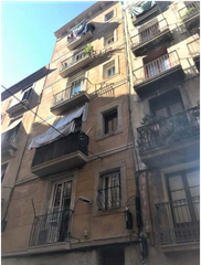 Edifici a Raval. Edificio reformado en venta por rentabilidad