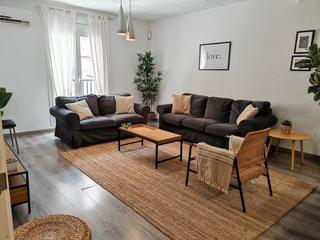 Location Appartement  Carrer costa de la magdalena. Piso cómodo y bien distribuido
