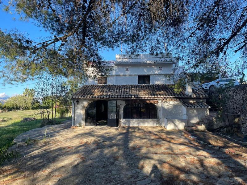 Foto a64107c5-f89f-4734-8019-687a92712a5f. Masia amb xemeneia calefacció aparcament a Benissa pueblo Benissa