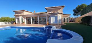 Chalet à Carrer colibrí 12. Hermosa villa en venta cerca de moraira