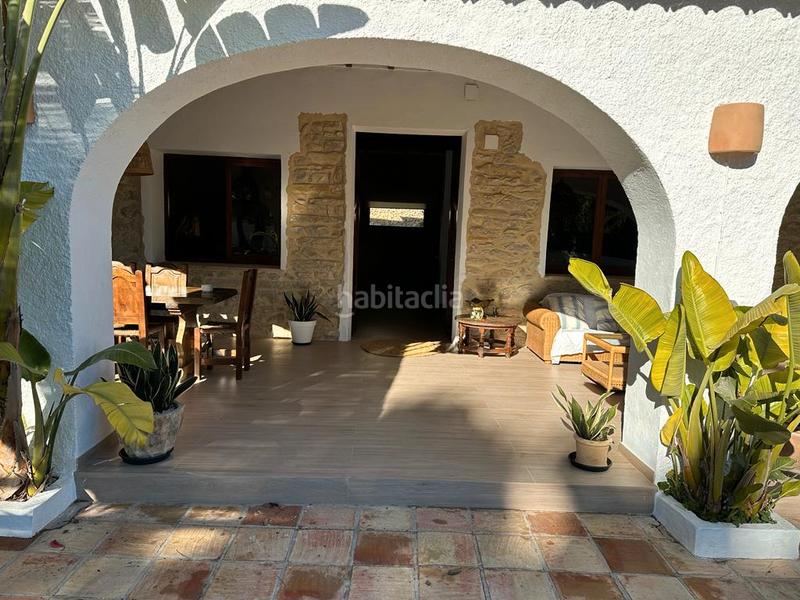 Foto f946cdc5-a511-4876-aef8-40c3a7f438ef. Lloguer casa amb xemeneia calefacció aparcament piscina a Moraira