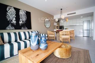 Duplex  Carrer de colombia. Dúplex elegante con jardín y terraza en una ubicación exclusiva