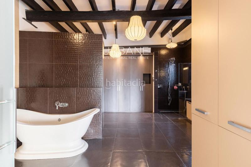 Foto 3a087f4b-f1b1-494d-8981-d432df99f3d8. Ático preciosos ático con terraza privada de 120m en venta en cuitat velha, urbane international real estate en Barcelona