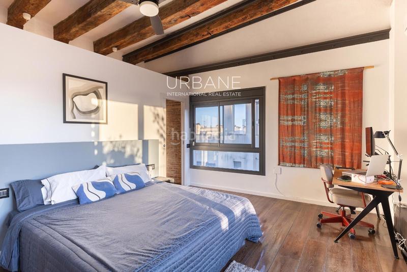 Foto 502ce5e2-19e2-43ec-bacb-e04ca85b40b7. Ático preciosos ático con terraza privada de 120m en venta en cuitat velha, urbane international real estate en Barcelona