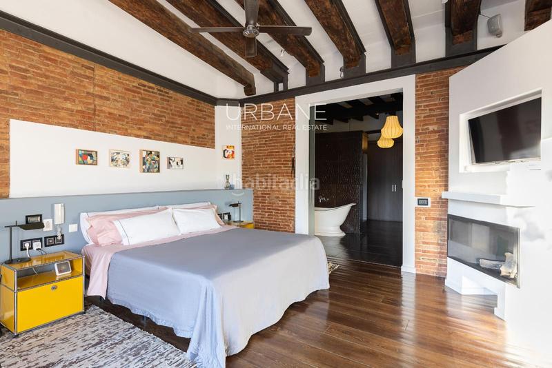 Foto d4f6c3ed-7455-40bd-bc0f-28b86da5fed8. Ático preciosos ático con terraza privada de 120m en venta en cuitat velha, urbane international real estate en Barcelona