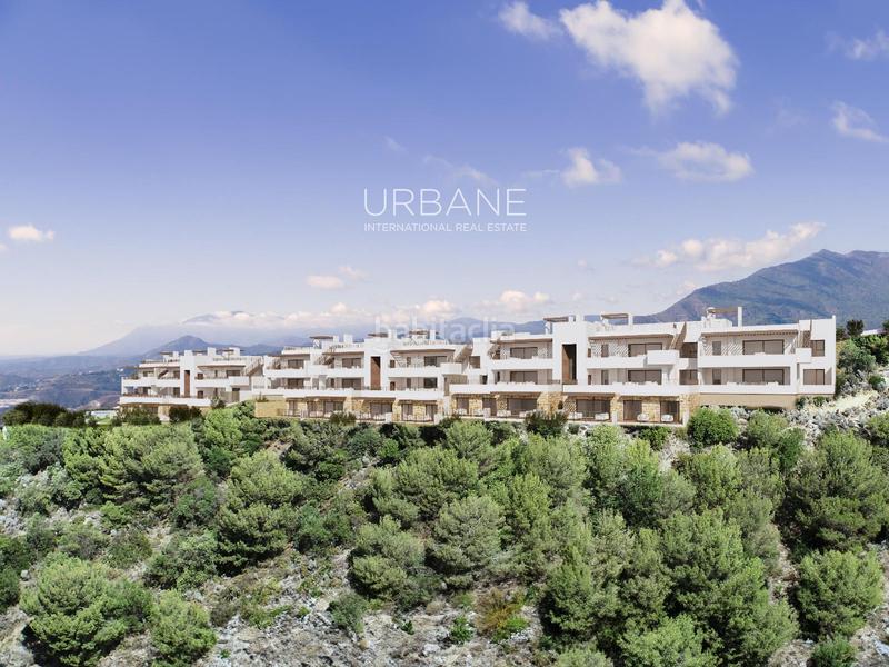 Foto ca4cc6c3-96b4-4ed4-b210-c28286d3543f. Piso apartamento moderno de tres habitaciones con terraza en entorno natural en Istán